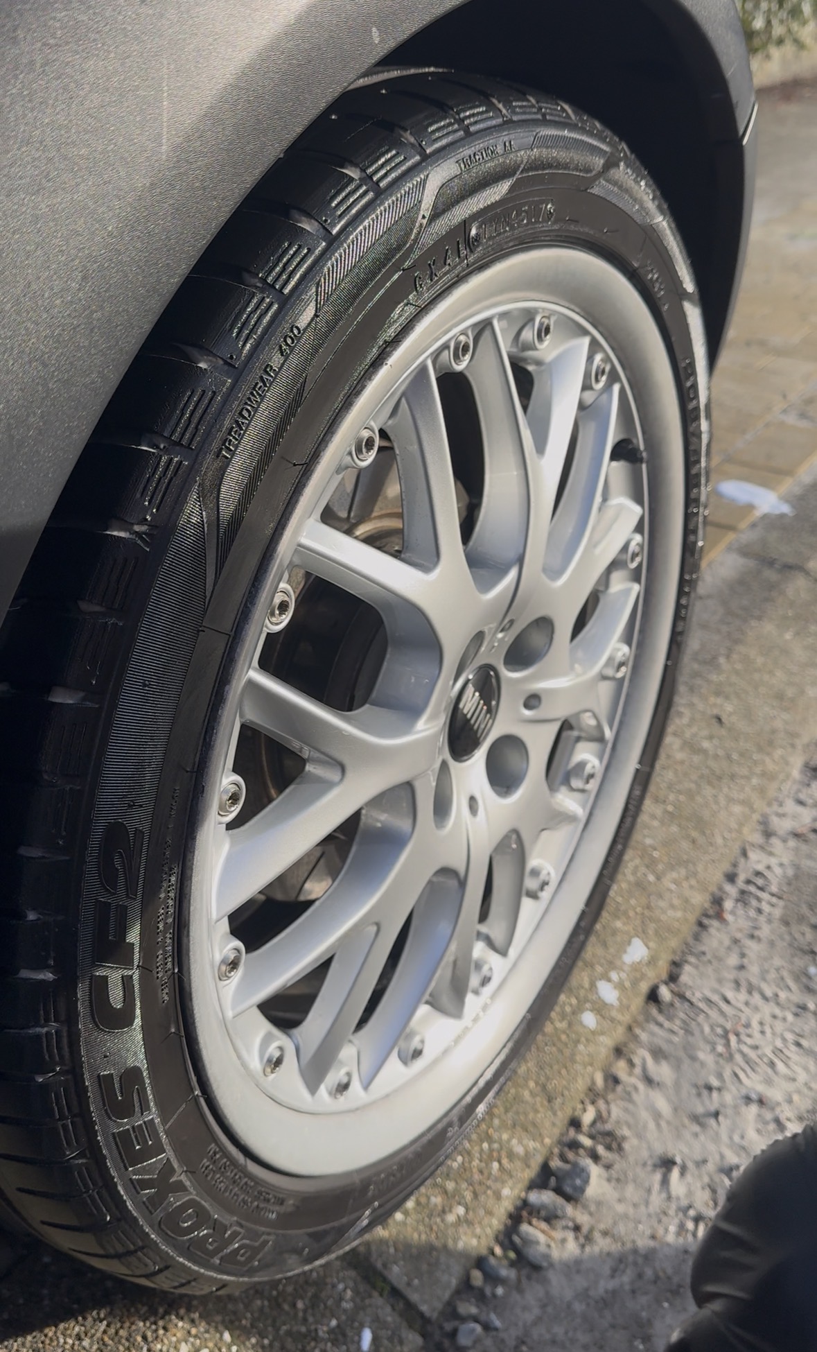 Jante Mini propre et pneumatique soigné